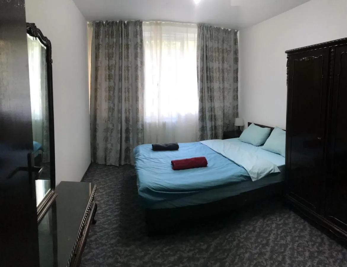 Bucharestsuite 0*, Bucharest